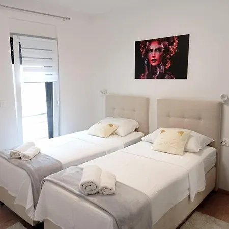 Franc S Apartment Vir